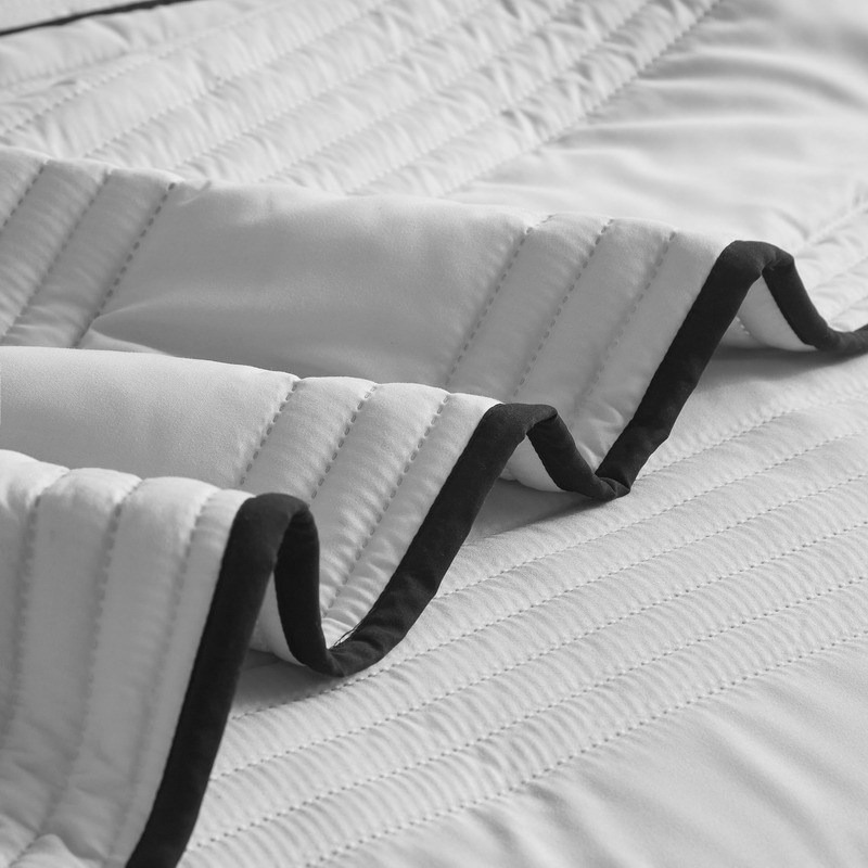 Too Hot to Sleep? Holmec™ Blanket - Stay Cool All Night